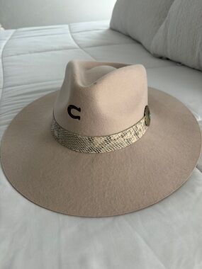 Wide Brim Wool Felt Fedora Hat in Beige with Snake-Print Band